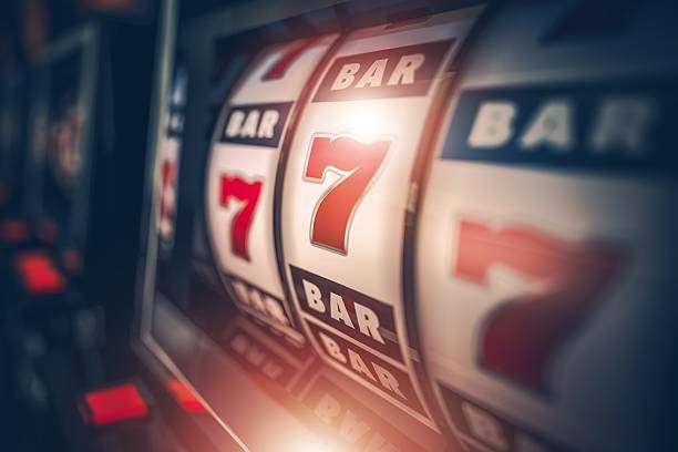 lcc app showing live-dealer blackjack and roulette tables